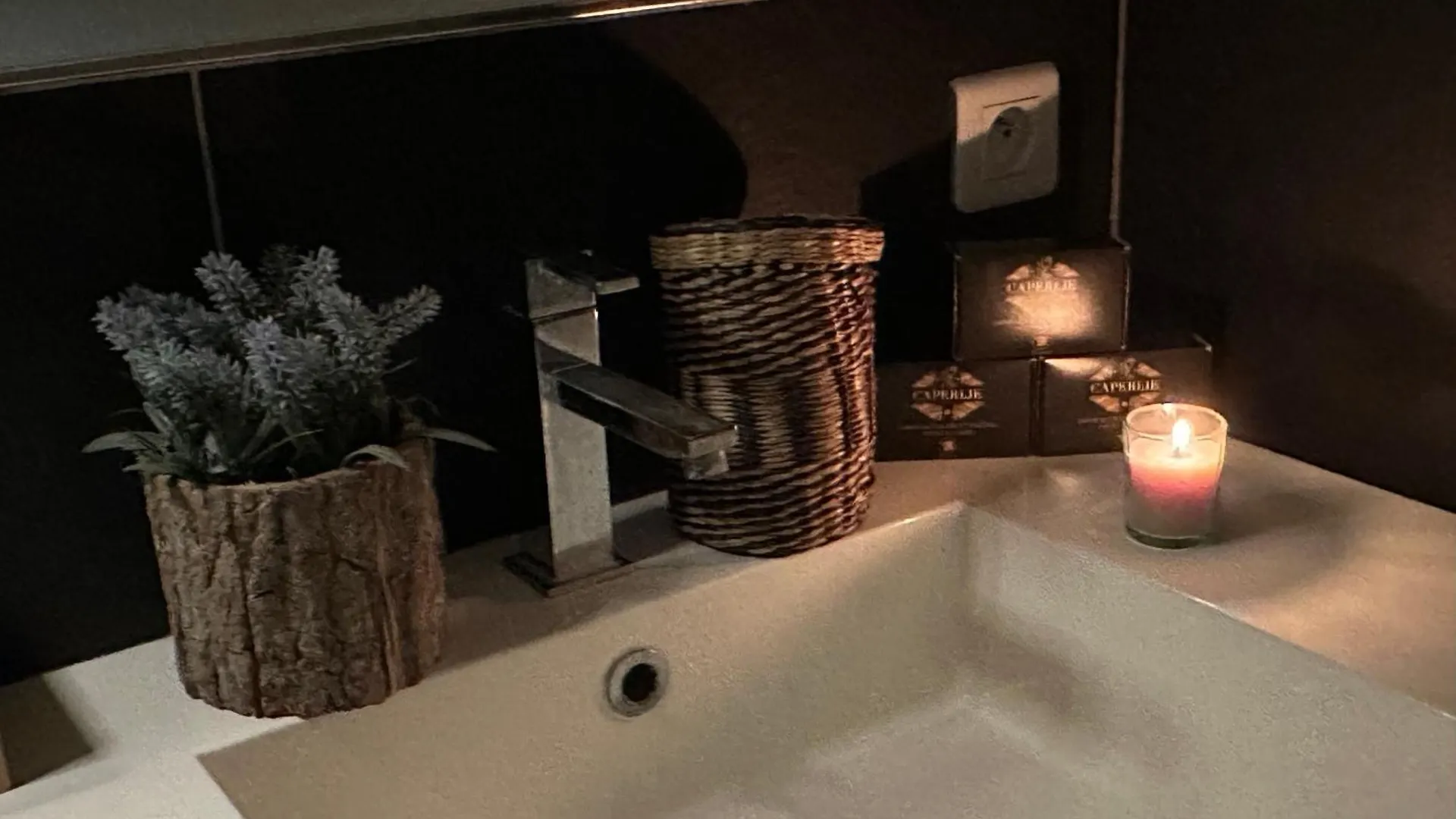 Chambre Independante Climatisee Et Salle De Bain Privative Pégomas Frühstückspension